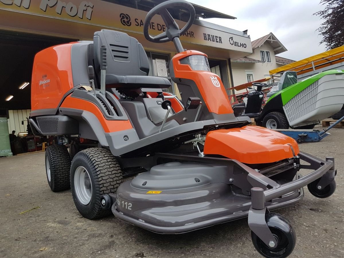 Rasentraktor des Typs Husqvarna Rider RC320 AWD, Neumaschine in Hopfgarten (Bild 1)