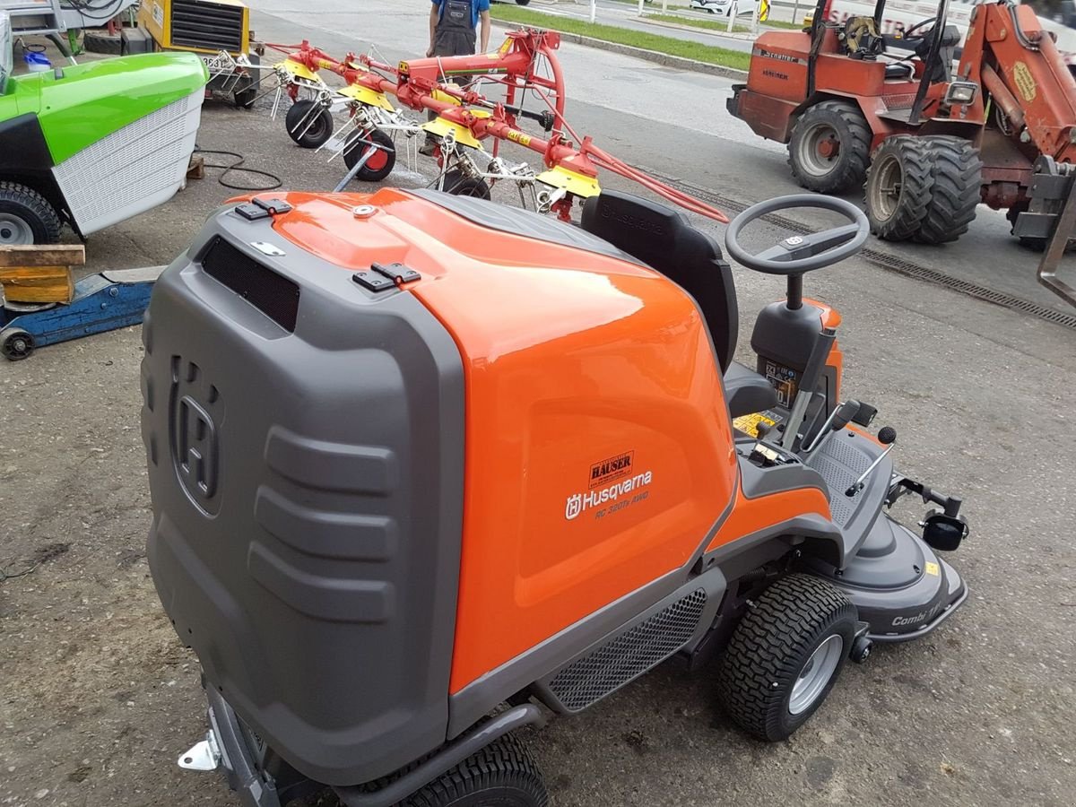 Rasentraktor des Typs Husqvarna Rider RC320 AWD, Neumaschine in Hopfgarten (Bild 9)