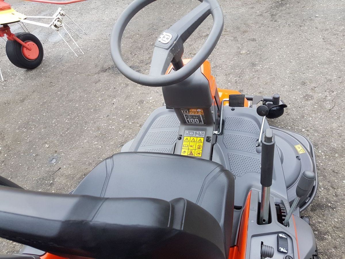 Rasentraktor des Typs Husqvarna Rider RC320 AWD, Neumaschine in Hopfgarten (Bild 10)