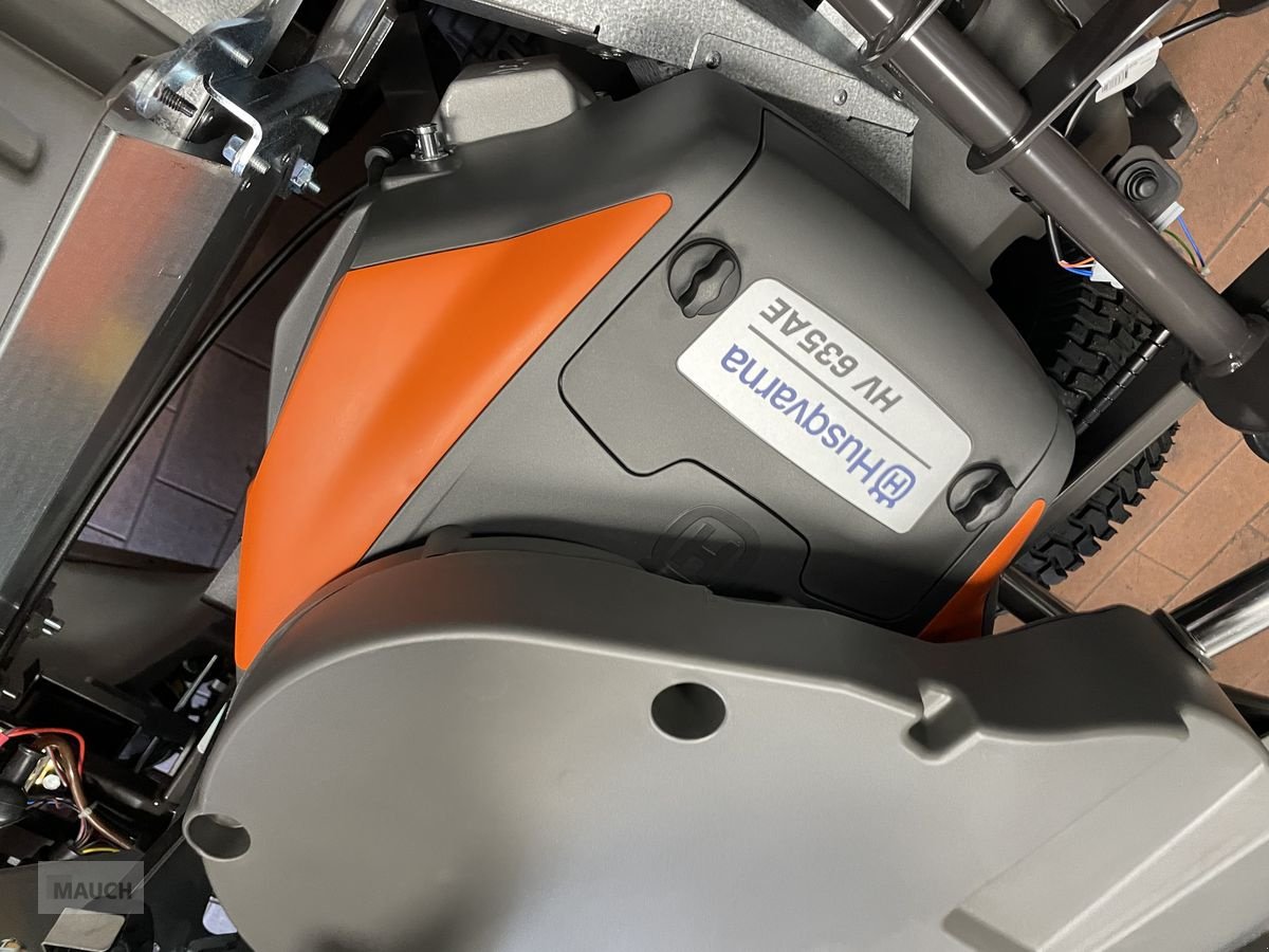 Rasentraktor des Typs Husqvarna Rider RC320Ts AWD FRÜHBEZUGSAKTION, Neumaschine in Burgkirchen (Bild 2)