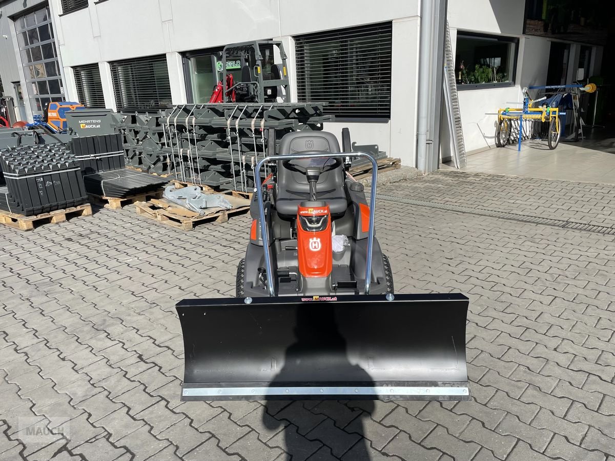 Rasentraktor des Typs Husqvarna Schneeschild für 400er Serie, Neumaschine in Burgkirchen (Bild 5)
