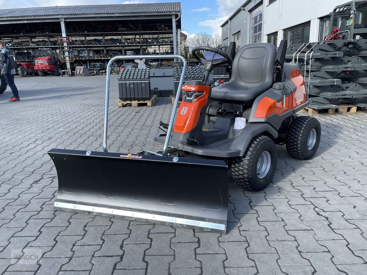 Rasentraktor des Typs Husqvarna Schneeschild für 400er Serie, Neumaschine in Burgkirchen (Bild 1)