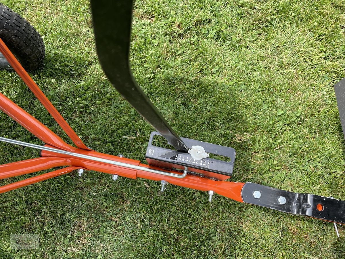 Rasentraktor des Typs Husqvarna Streuwagen 75l, Sand & Dünger, Neumaschine in Burgkirchen (Bild 9)