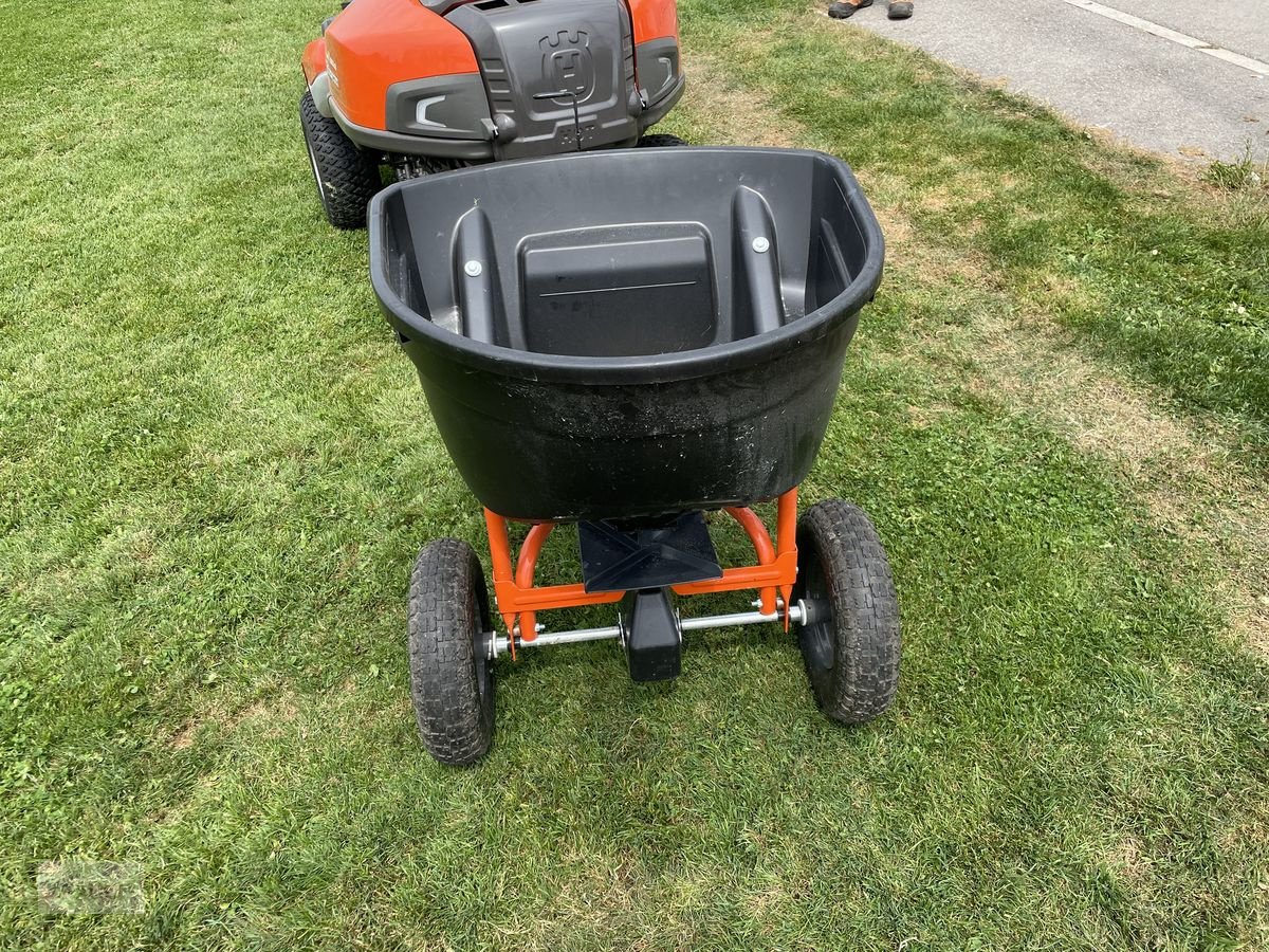 Rasentraktor des Typs Husqvarna Streuwagen 75l, Sand & Dünger, Neumaschine in Burgkirchen (Bild 4)