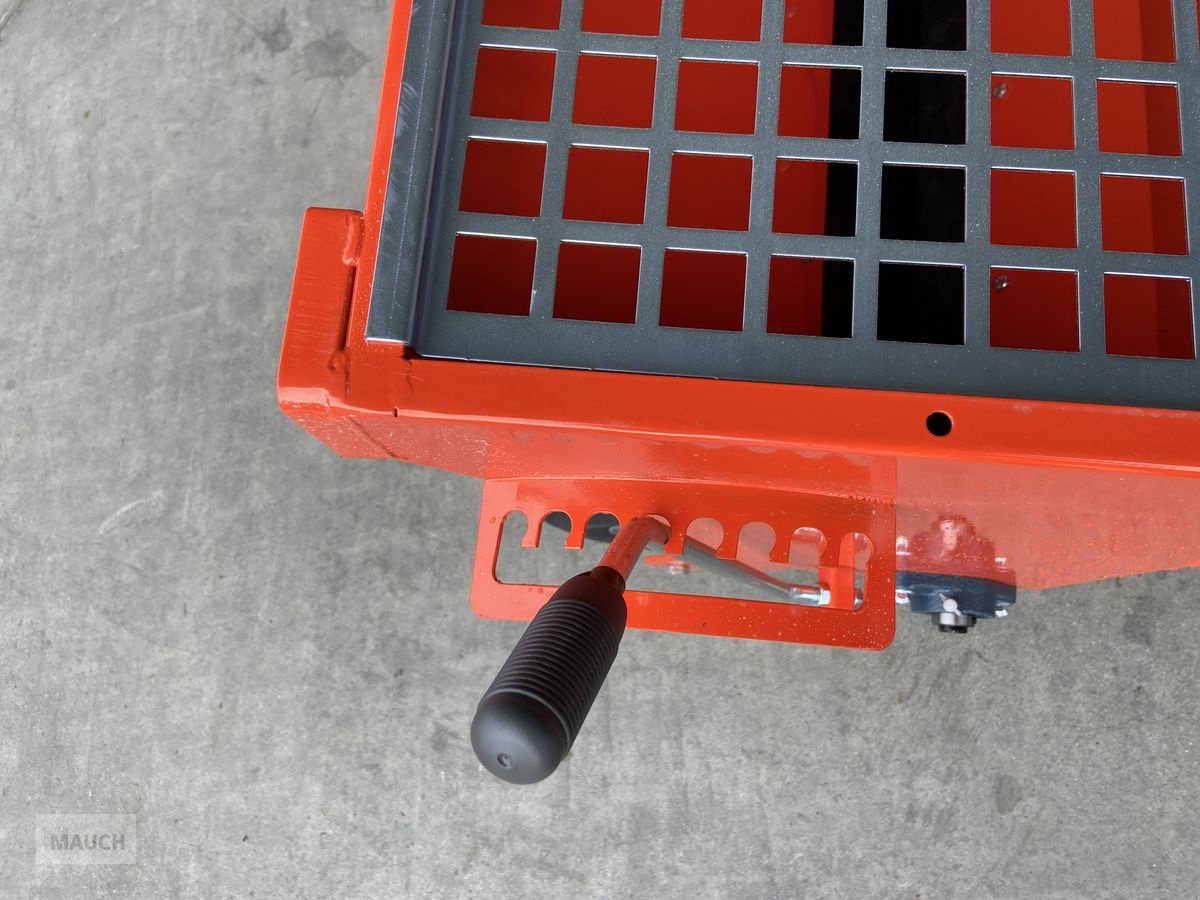 Rasentraktor des Typs Husqvarna Streuwagen Profi, Neumaschine in Burgkirchen (Bild 11)