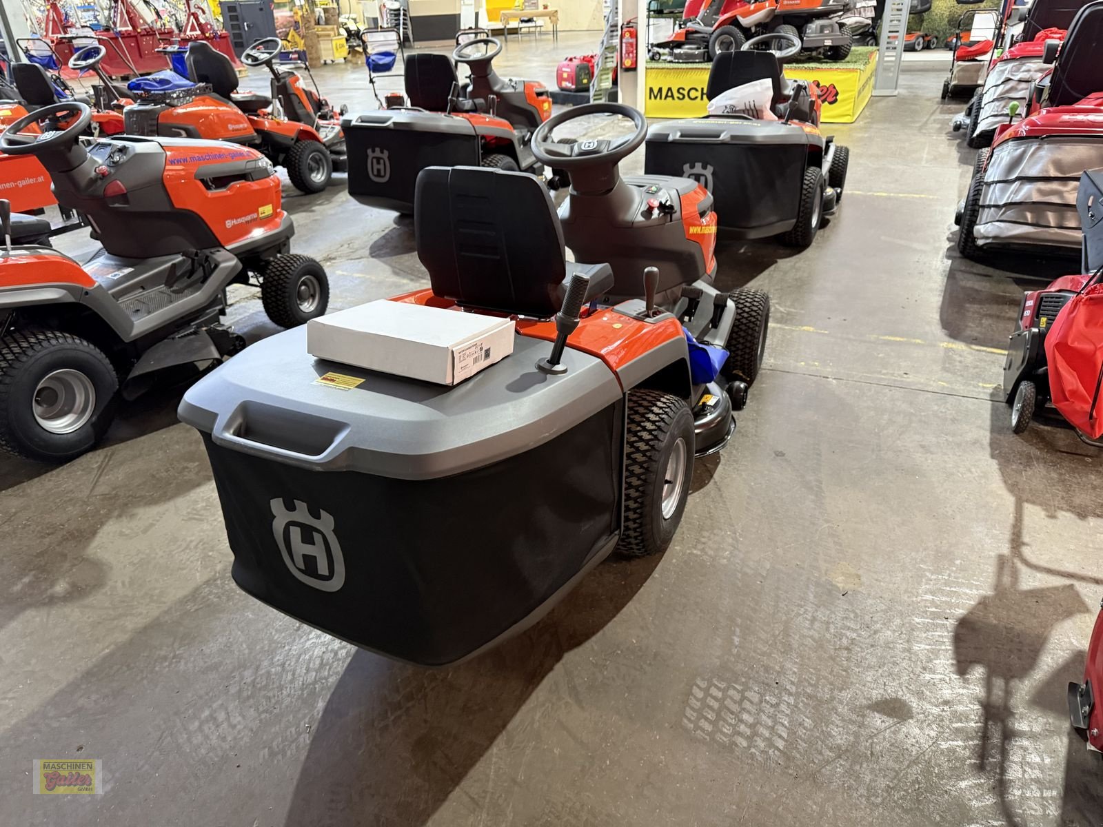 Rasentraktor des Typs Husqvarna TC 100i elektrischer Rasentraktor, Neumaschine in Kötschach (Bild 10)