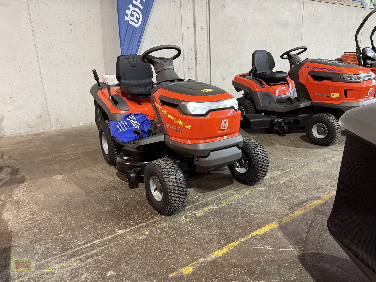 Rasentraktor des Typs Husqvarna TC 100i elektrischer Rasentraktor, Neumaschine in Kötschach (Bild 8)