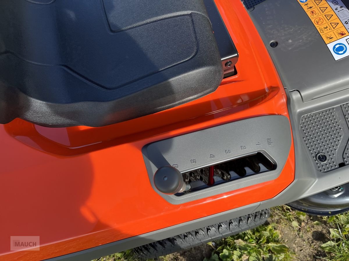 Rasentraktor des Typs Husqvarna TC 114 NEU, magnetische Messerkupplung, Neumaschine in Burgkirchen (Bild 13)