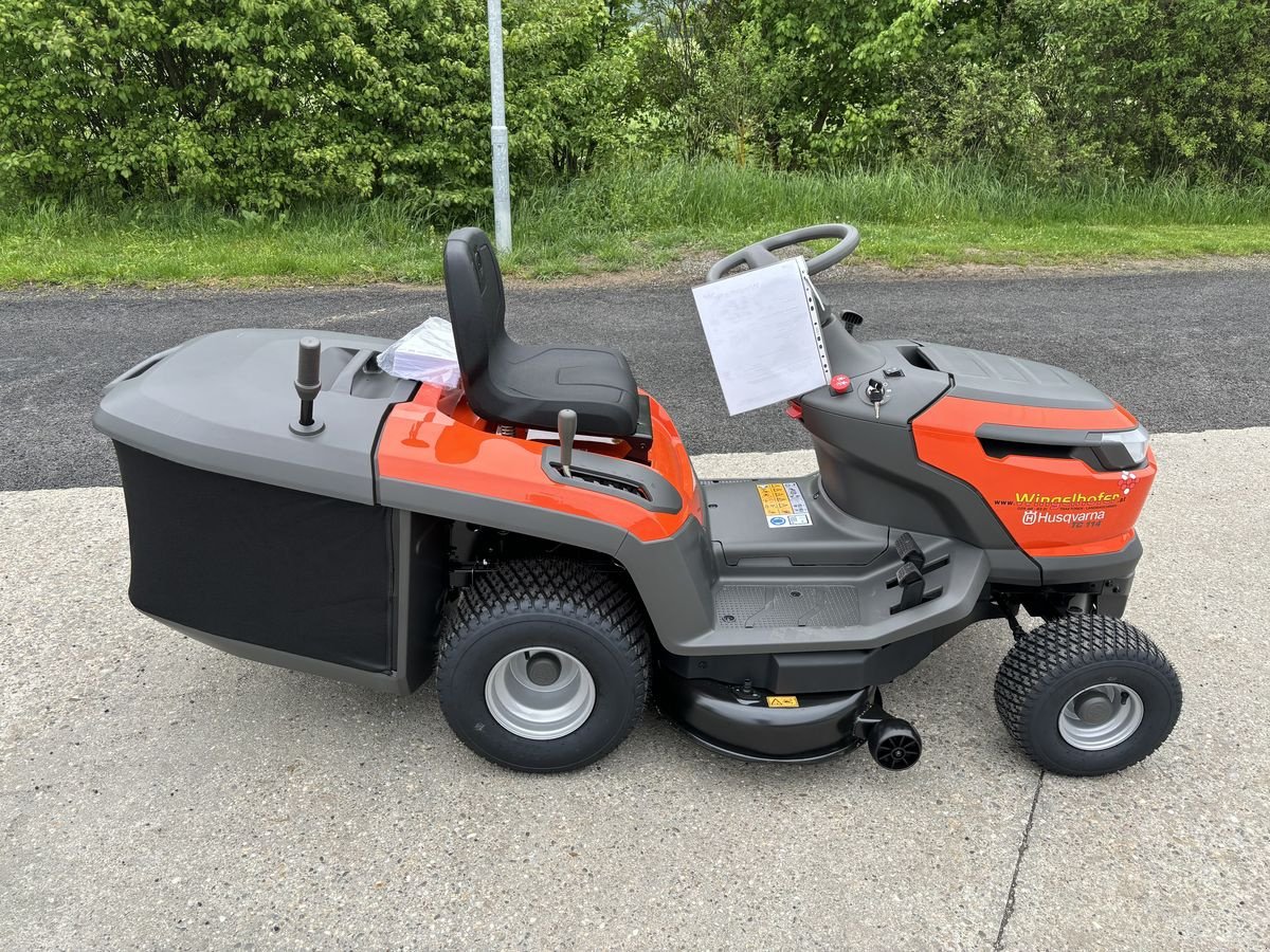 Rasentraktor des Typs Husqvarna TC 114, Neumaschine in Starrein (Bild 9)