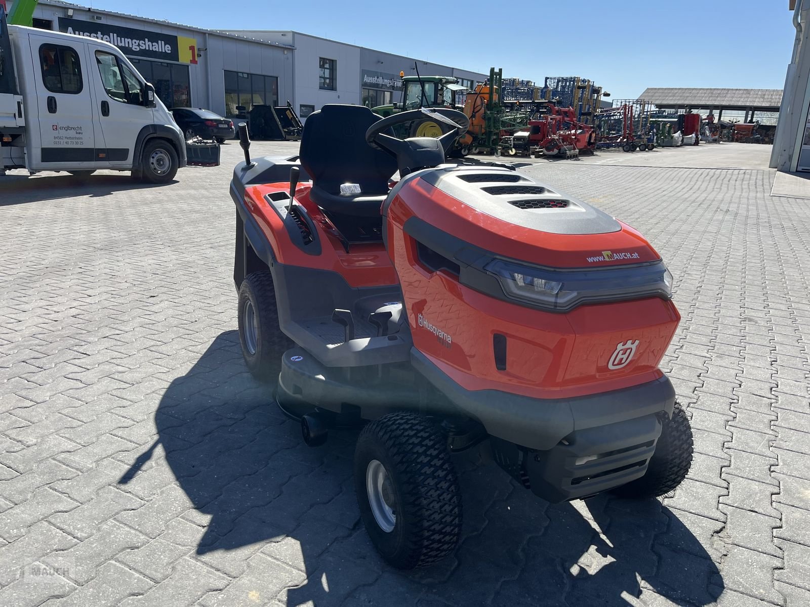 Rasentraktor des Typs Husqvarna TC 215T mit Entleerungshilfe 2 Zyl. LAGERND!!, Neumaschine in Burgkirchen (Bild 9)