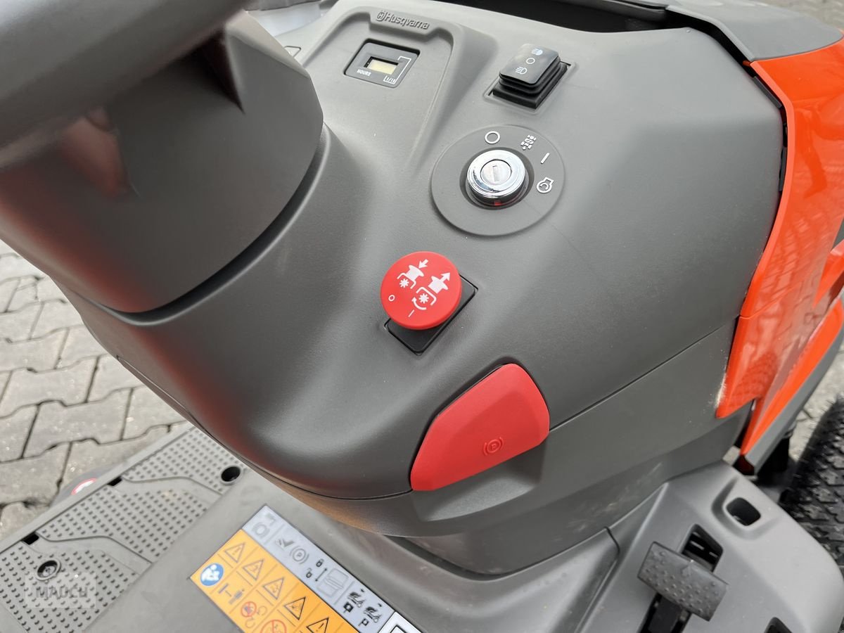 Rasentraktor des Typs Husqvarna TC 220T 20PS NEU AKTION!! LAGERND 2025, Neumaschine in Burgkirchen (Bild 7)