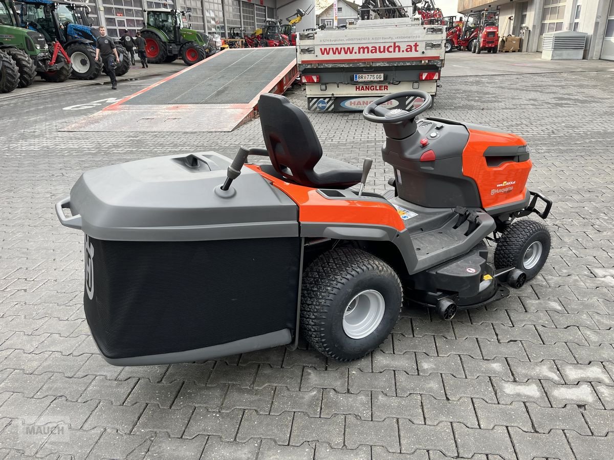 Rasentraktor des Typs Husqvarna TC 220T 20PS NEU AKTION!! LAGERND 2025, Neumaschine in Burgkirchen (Bild 12)