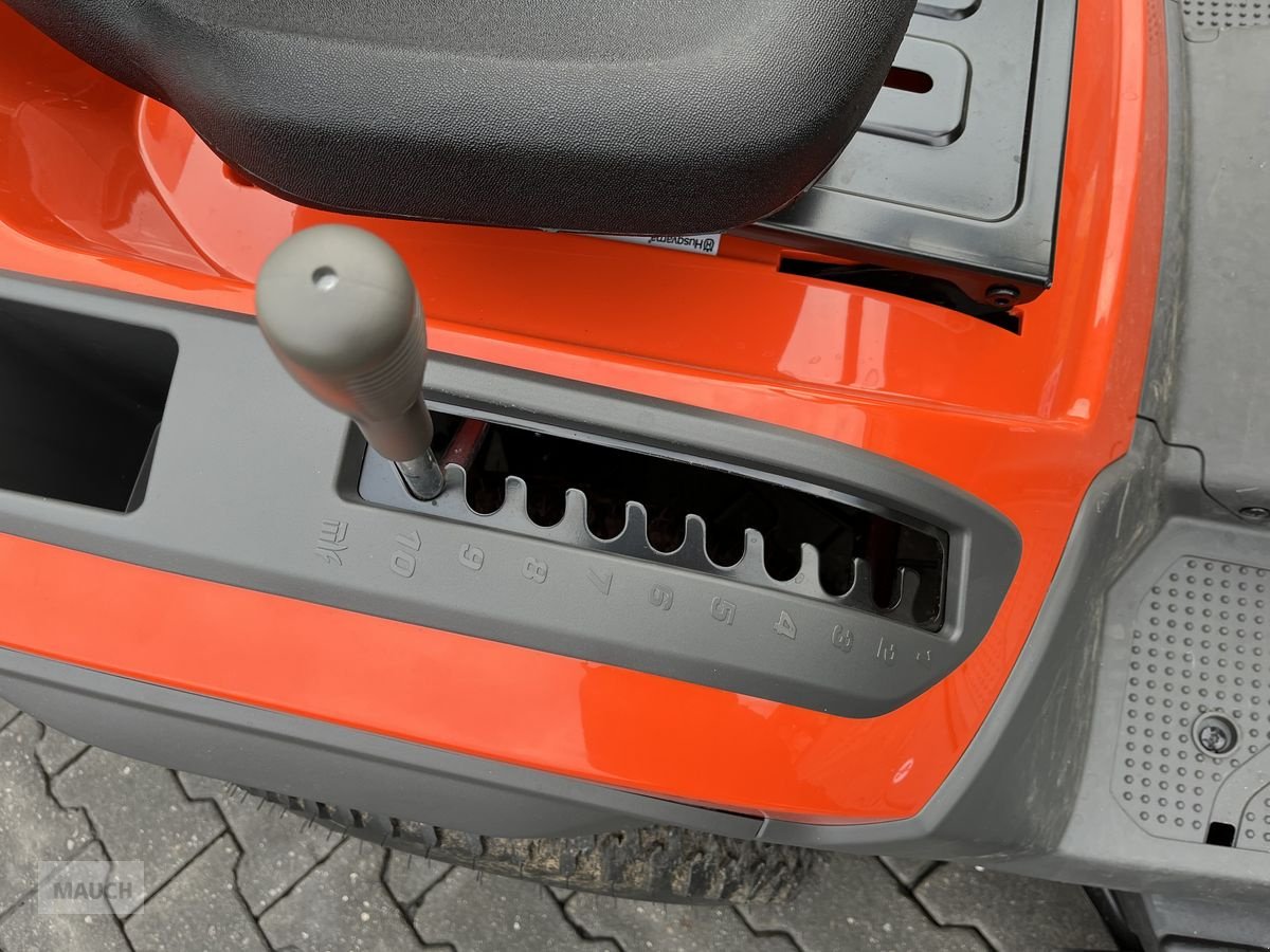 Rasentraktor des Typs Husqvarna TC 220T 20PS NEU AKTION!! LAGERND 2025, Neumaschine in Burgkirchen (Bild 4)
