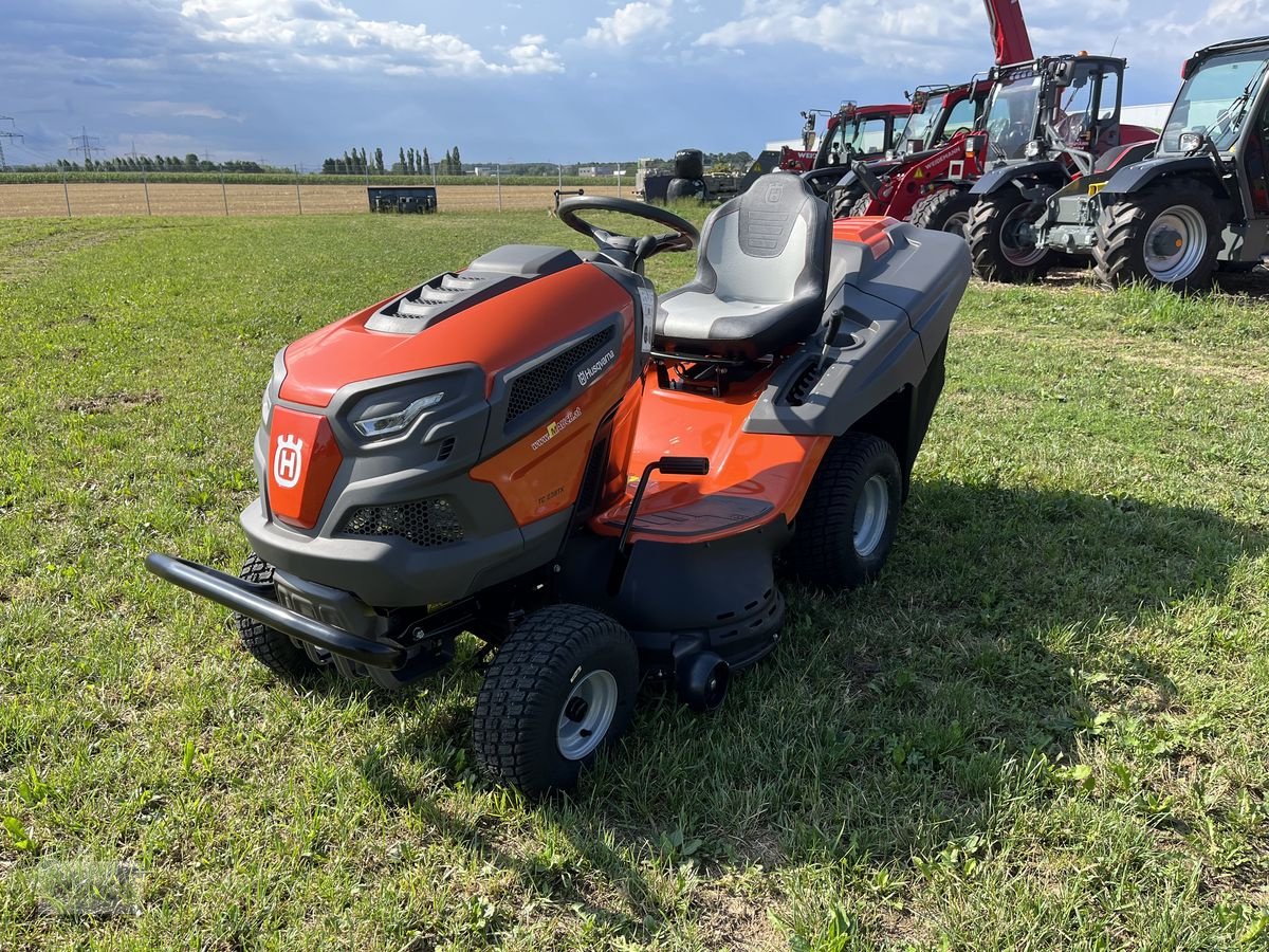 Rasentraktor des Typs Husqvarna TC 238TX Neugerät 20PS, Neumaschine in Burgkirchen (Bild 1)