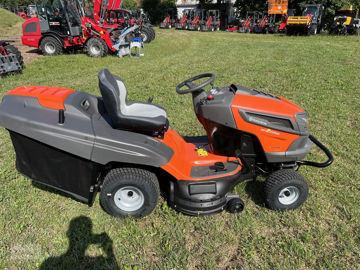 Rasentraktor typu Husqvarna TC 238TX Neugerät 20PS, Neumaschine w Burgkirchen (Zdjęcie 14)