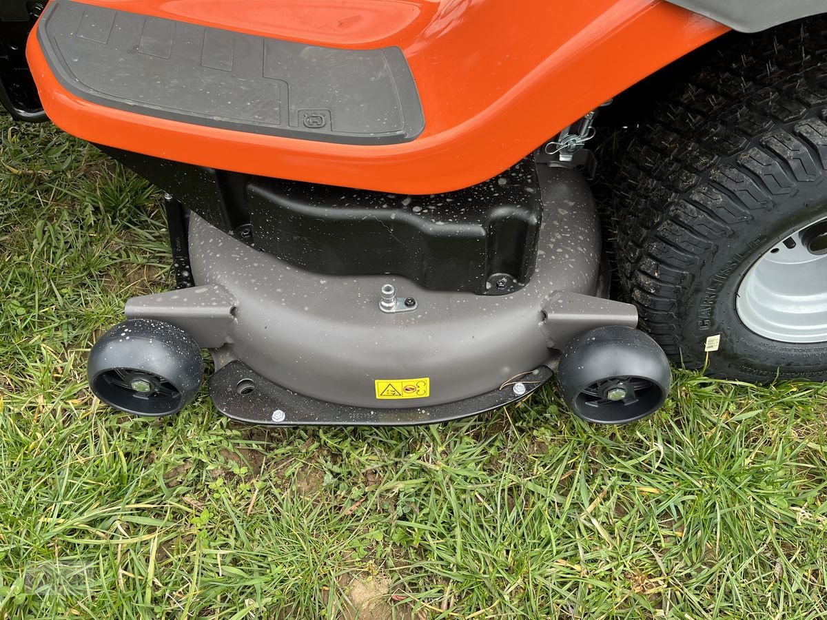 Rasentraktor des Typs Husqvarna TC 242 TX AKTION NEUMASCHINE, Neumaschine in Burgkirchen (Bild 9)