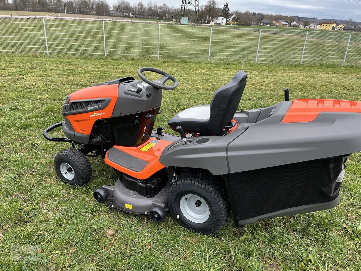 Rasentraktor des Typs Husqvarna TC 242 TX AKTION NEUMASCHINE, Neumaschine in Burgkirchen (Bild 8)
