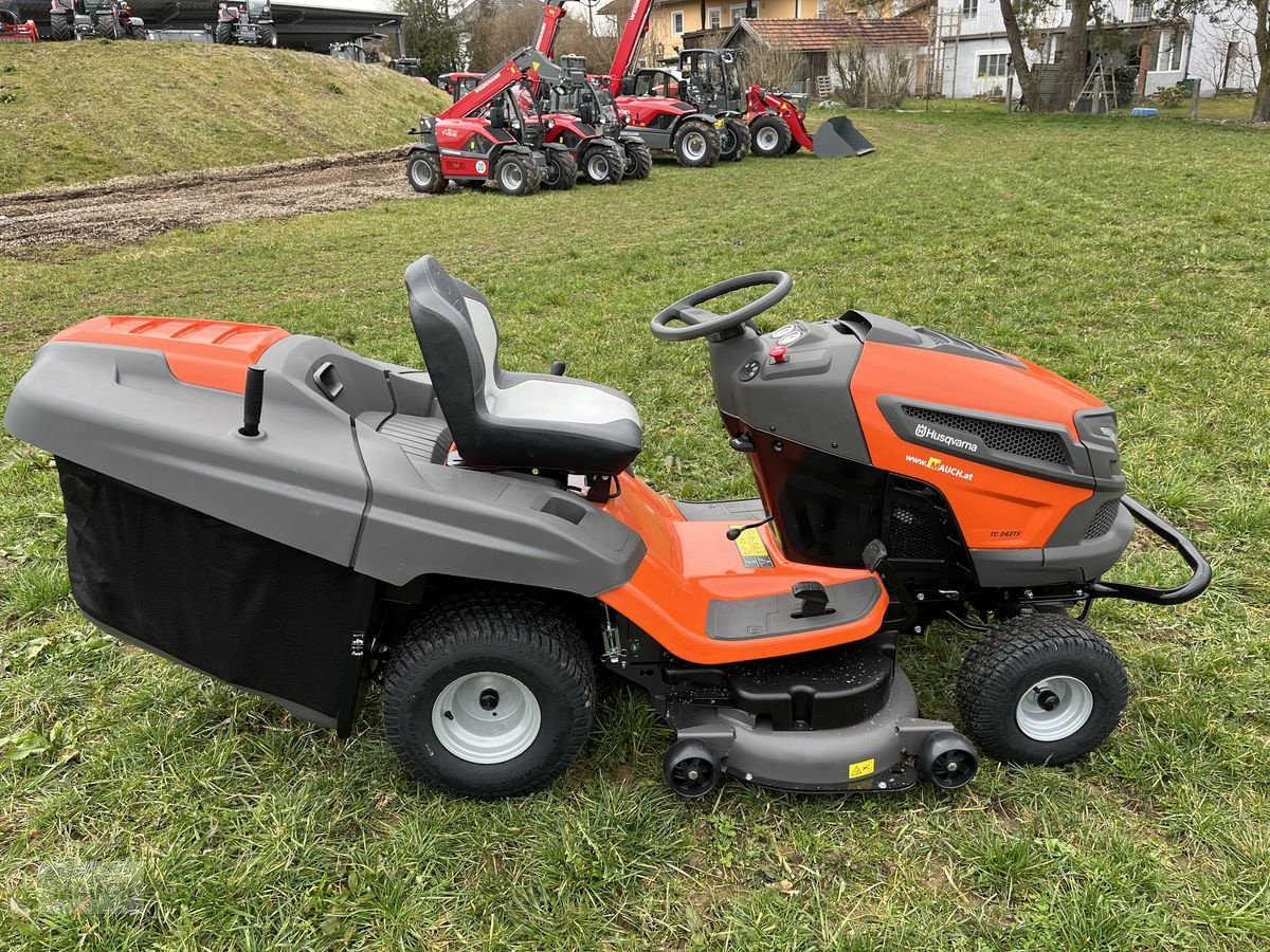 Rasentraktor des Typs Husqvarna TC 242 TX AKTION NEUMASCHINE, Neumaschine in Burgkirchen (Bild 21)