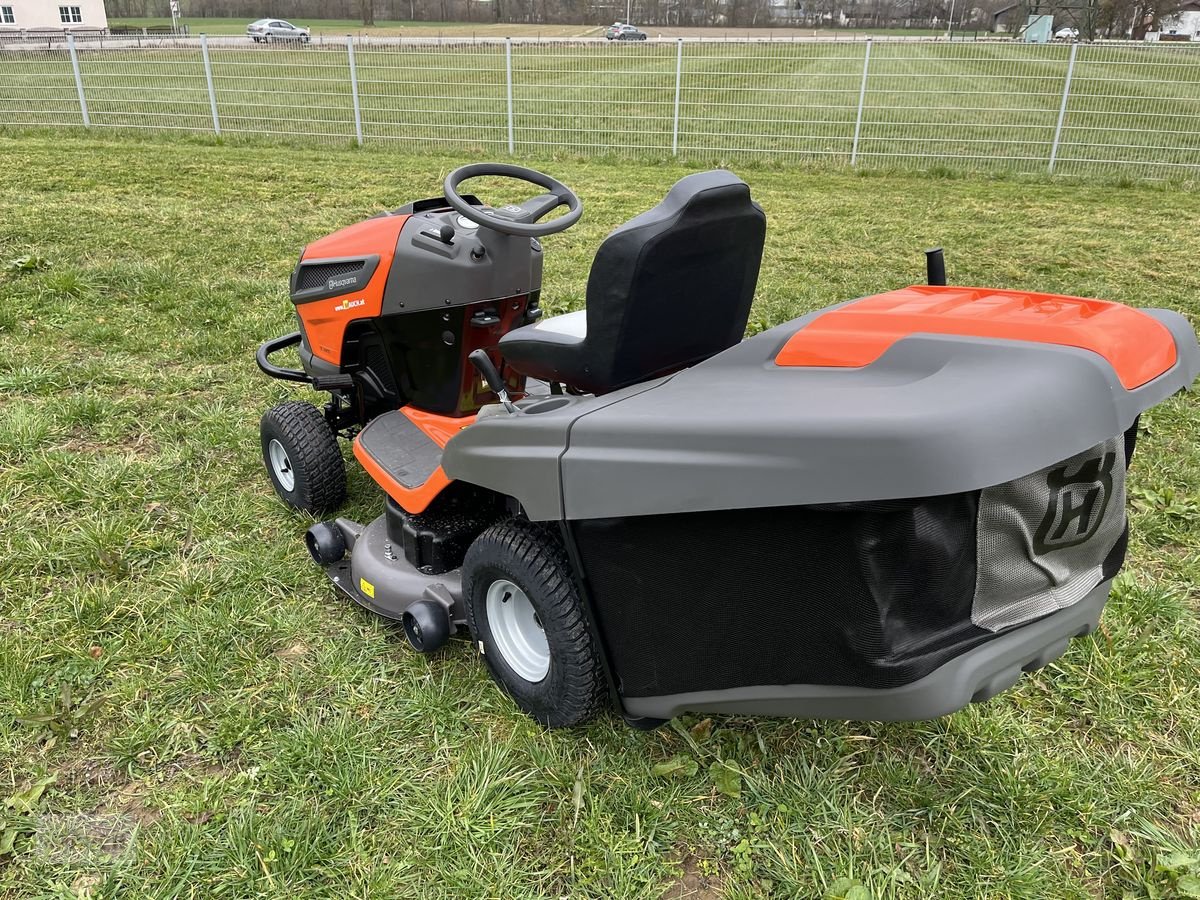 Rasentraktor des Typs Husqvarna TC 242TX mit Mulchklappe NEU, Neumaschine in Burgkirchen (Bild 25)