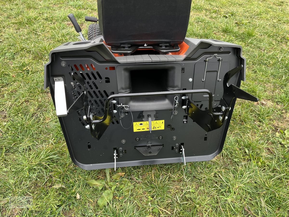 Rasentraktor des Typs Husqvarna TC 242TX mit Mulchklappe NEU, Neumaschine in Burgkirchen (Bild 2)