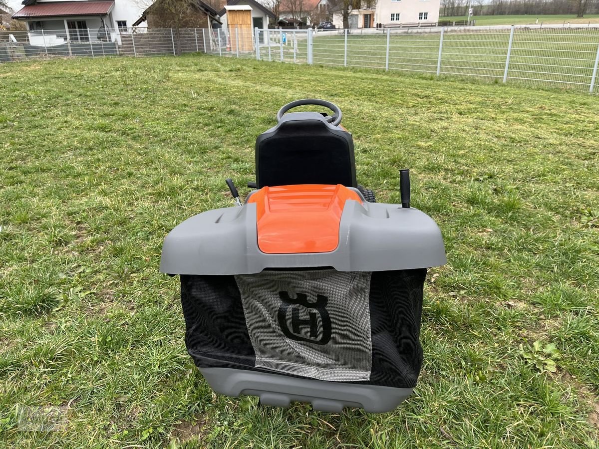 Rasentraktor des Typs Husqvarna TC 242TX mit Mulchklappe NEU, Neumaschine in Burgkirchen (Bild 24)