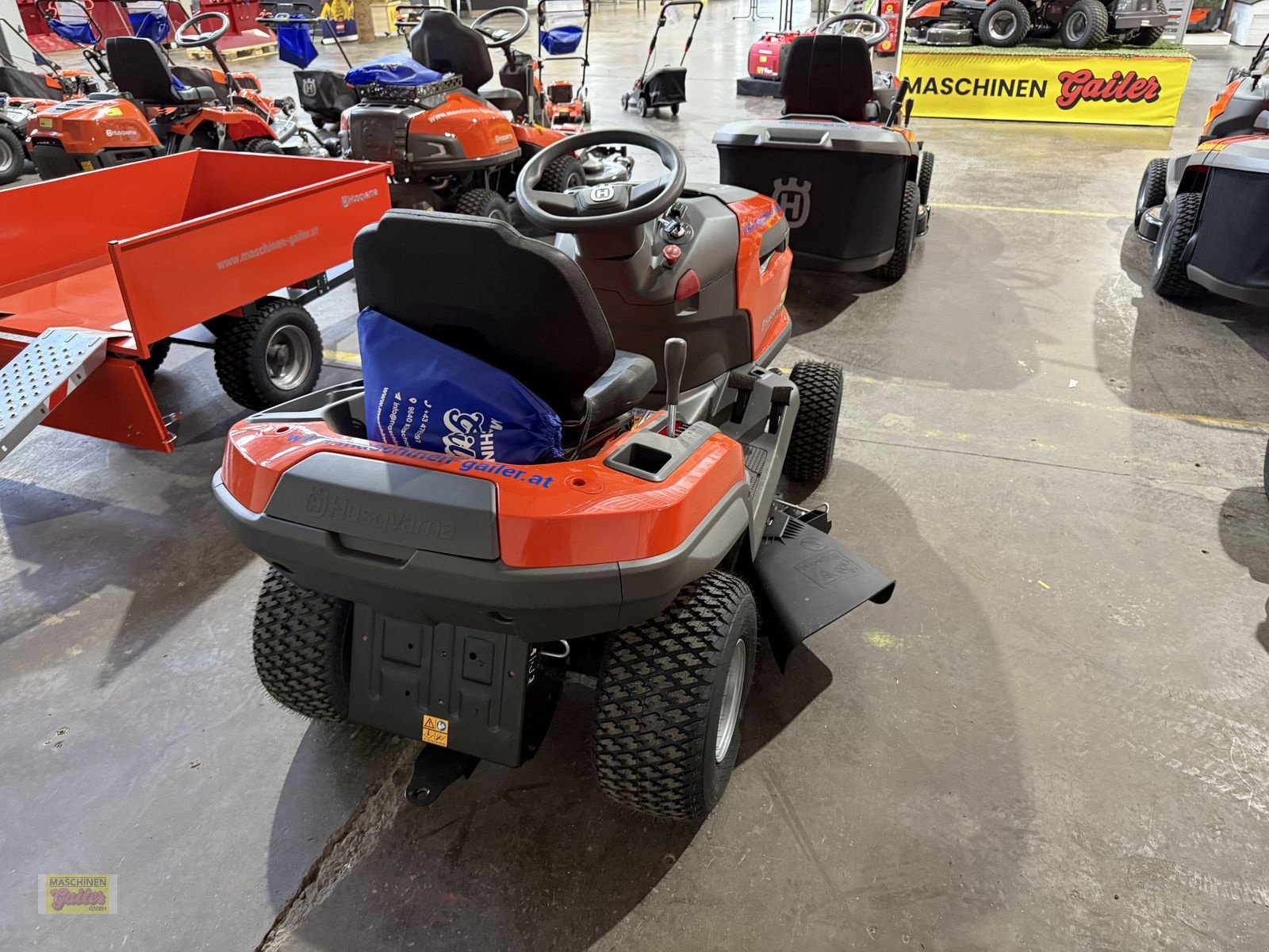 Rasentraktor des Typs Husqvarna TS 215T Rasentraktor mit Seitenauswurf, Neumaschine in Kötschach (Bild 5)