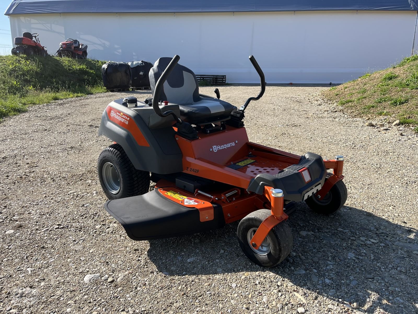 Rasentraktor a típus Husqvarna Zero Turn Z 242F, Neumaschine ekkor: Burgkirchen (Kép 18)