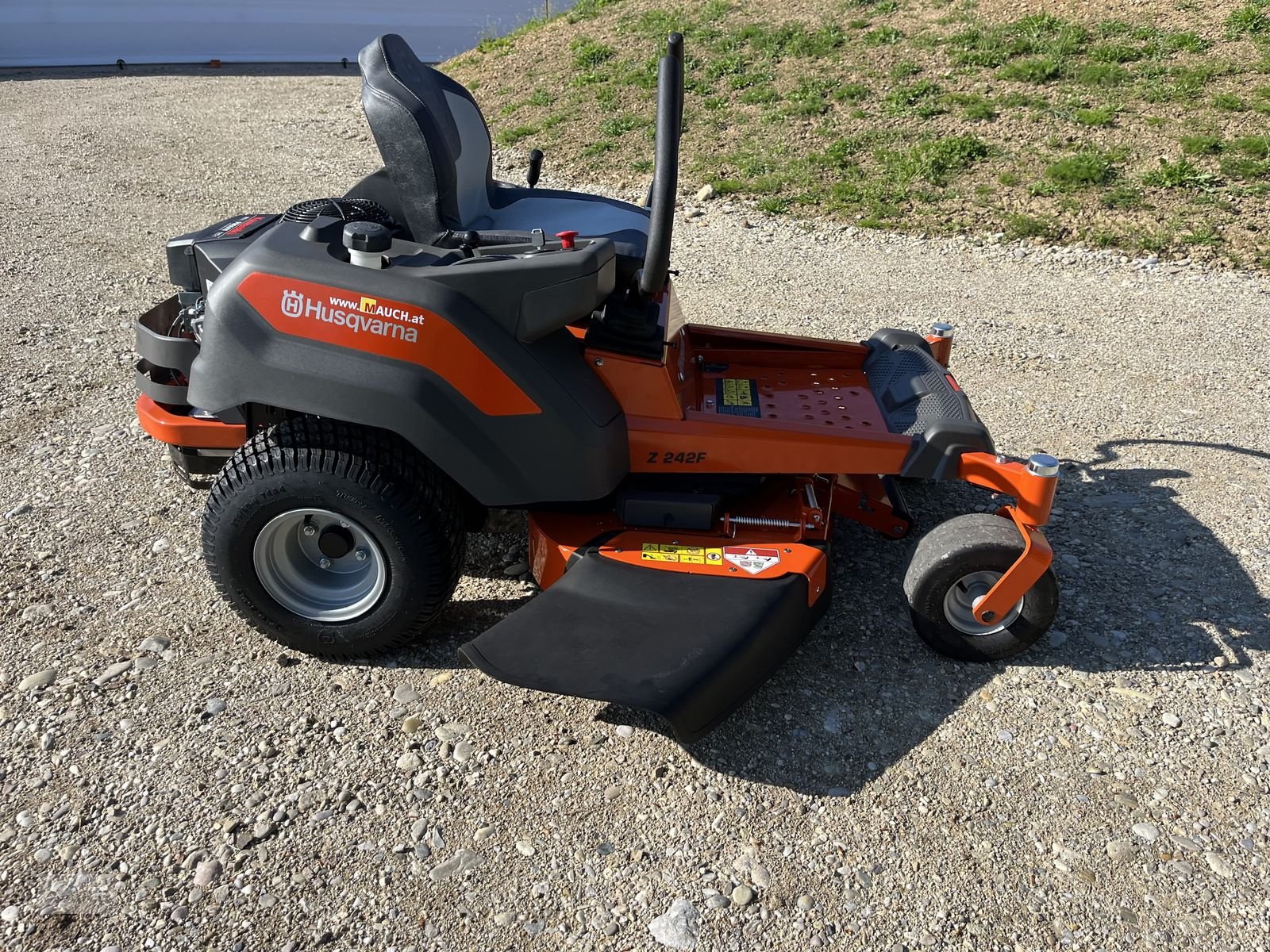 Rasentraktor a típus Husqvarna Zero Turn Z 242F, Neumaschine ekkor: Burgkirchen (Kép 10)