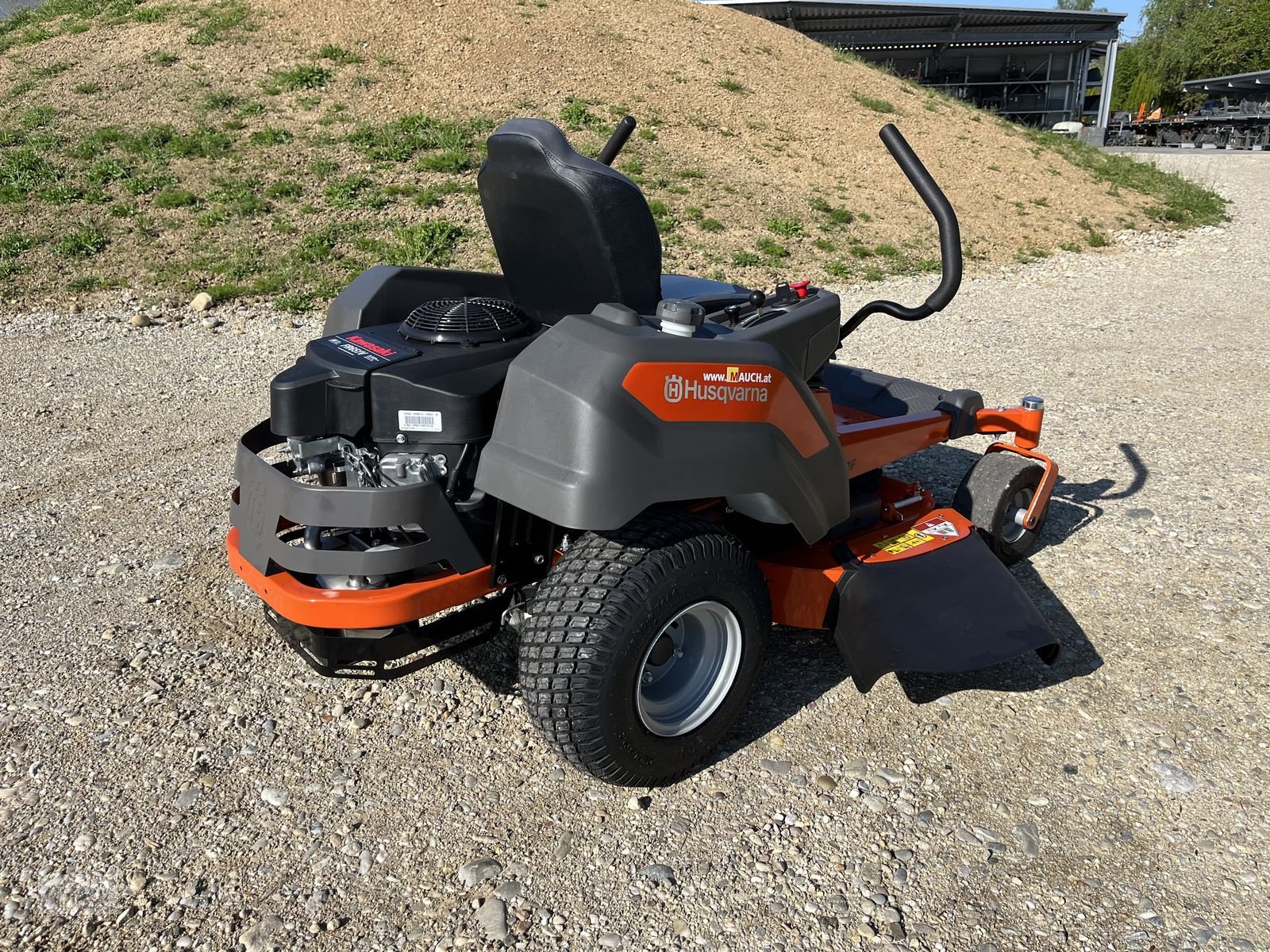 Rasentraktor a típus Husqvarna Zero Turn Z 242F, Neumaschine ekkor: Burgkirchen (Kép 11)