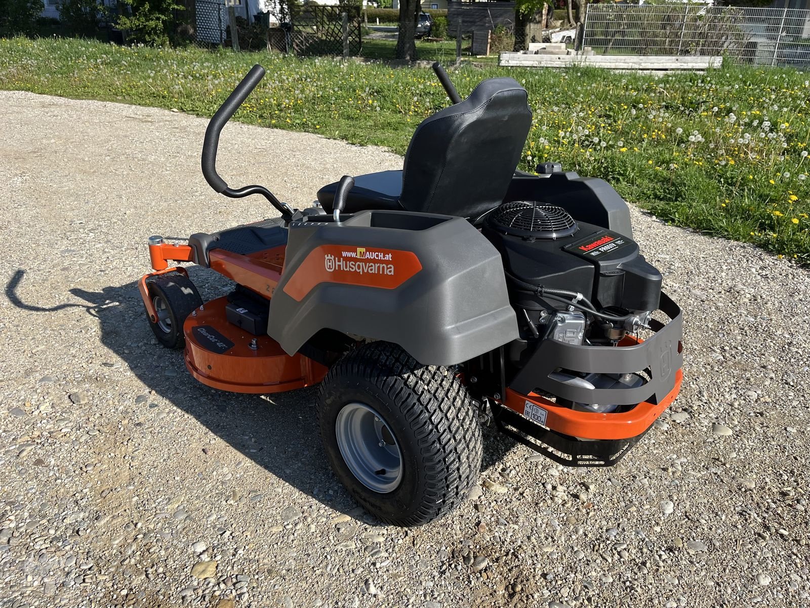 Rasentraktor a típus Husqvarna Zero Turn Z 242F, Neumaschine ekkor: Burgkirchen (Kép 14)