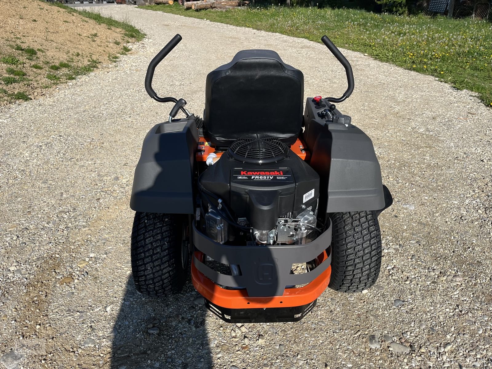 Rasentraktor a típus Husqvarna Zero Turn Z 242F, Neumaschine ekkor: Burgkirchen (Kép 13)