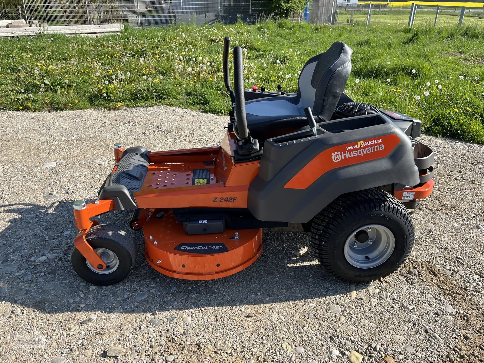 Rasentraktor a típus Husqvarna Zero Turn Z 242F, Neumaschine ekkor: Burgkirchen (Kép 15)