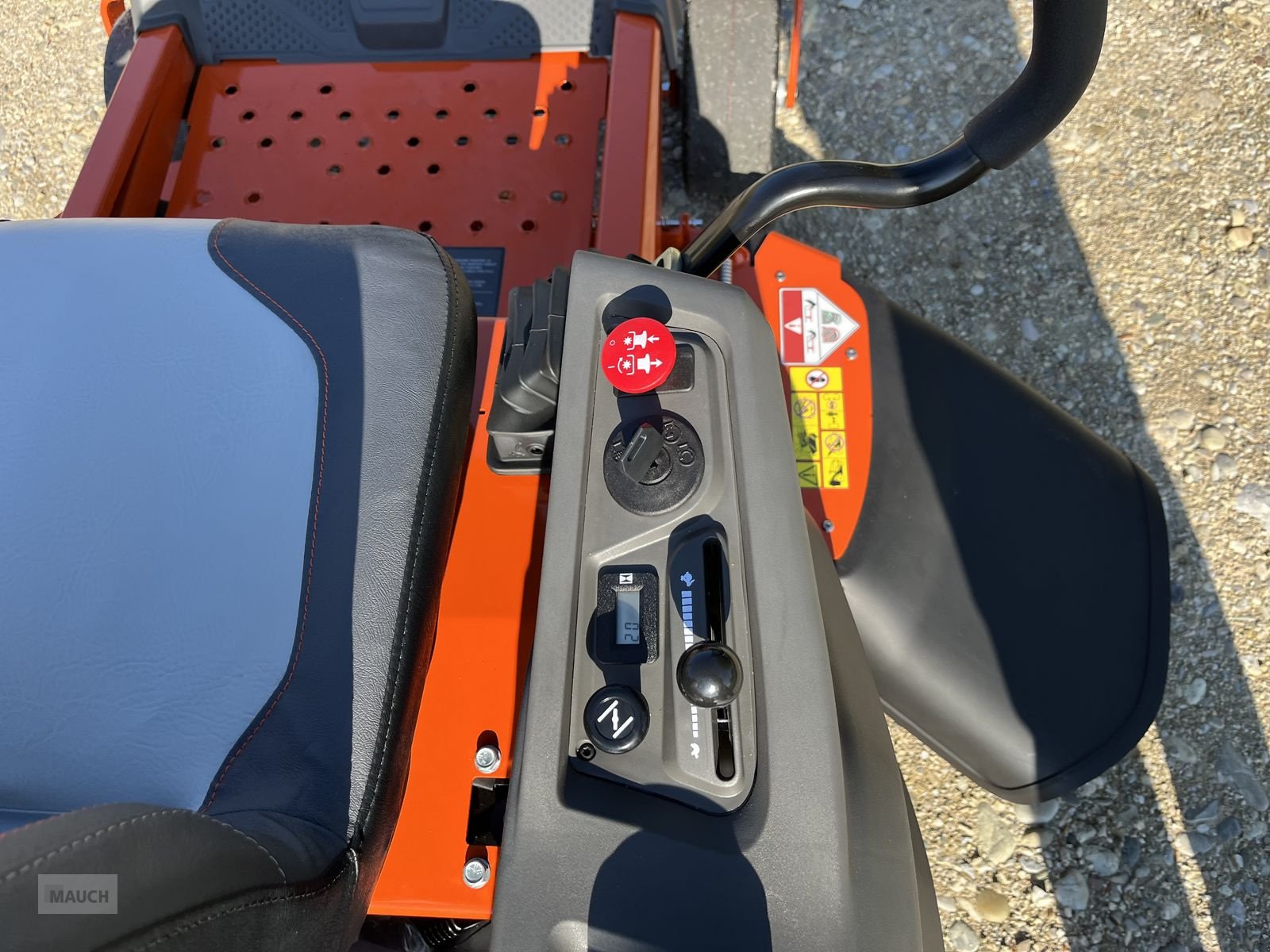 Rasentraktor a típus Husqvarna Zero Turn Z 242F, Neumaschine ekkor: Burgkirchen (Kép 7)