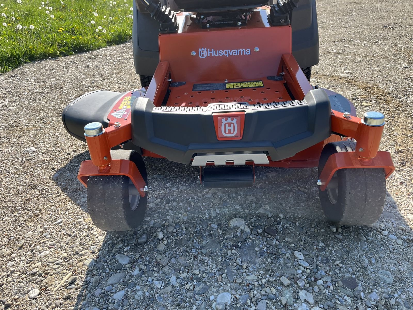 Rasentraktor a típus Husqvarna Zero Turn Z 242F, Neumaschine ekkor: Burgkirchen (Kép 3)