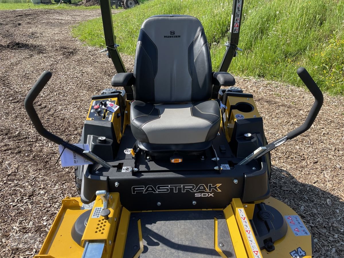 Rasentraktor des Typs Hustler  Fastrak SDX 137SD, Neumaschine in Burgkirchen (Bild 22)