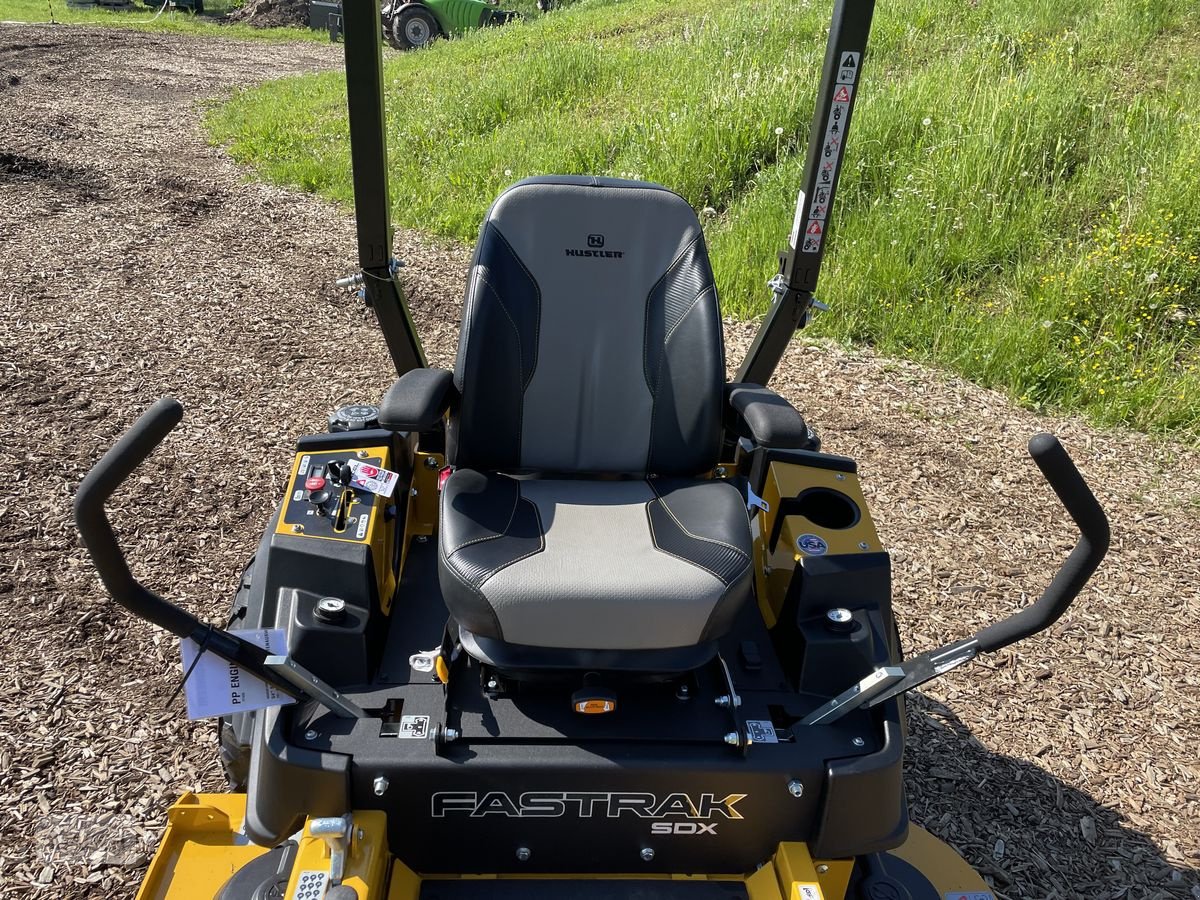 Rasentraktor des Typs Hustler  Fastrak SDX 137SD, Neumaschine in Burgkirchen (Bild 5)