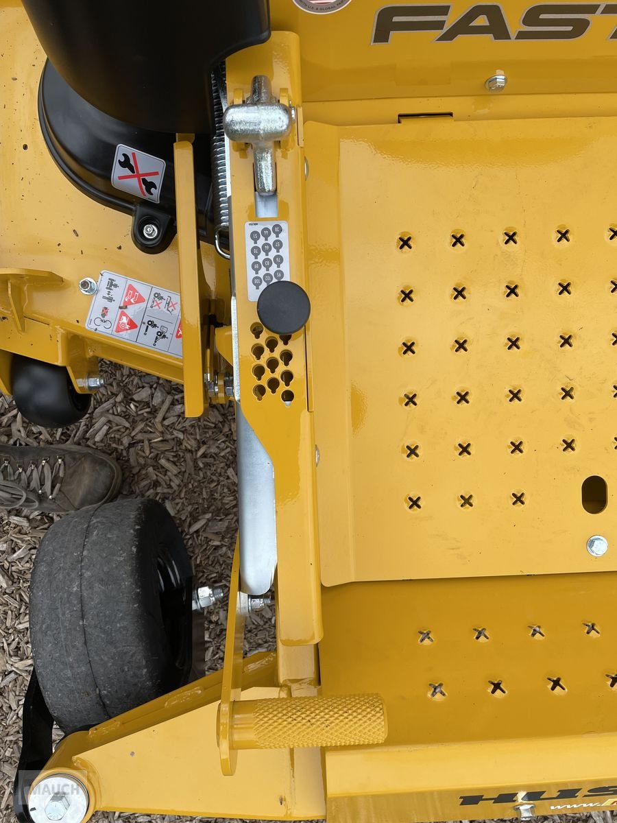 Rasentraktor des Typs Hustler  Fastrak SDX 54&#34; 137cm Schnittbreite Vorführe, Vorführmaschine in Burgkirchen (Bild 3)