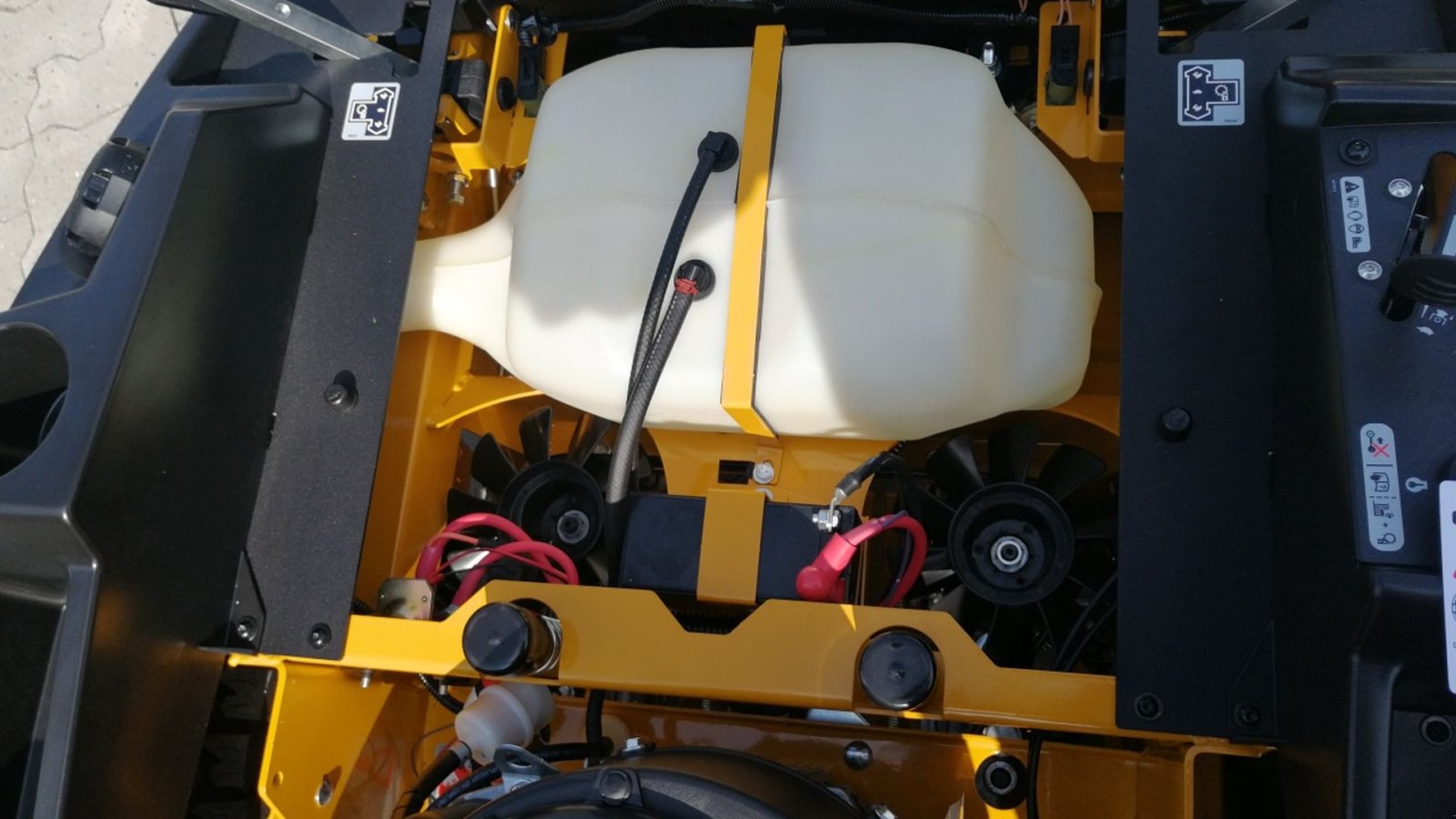 Rasentraktor tip Hustler  Raptor XD 48 RD, Gebrauchtmaschine in Vrå (Poză 7)