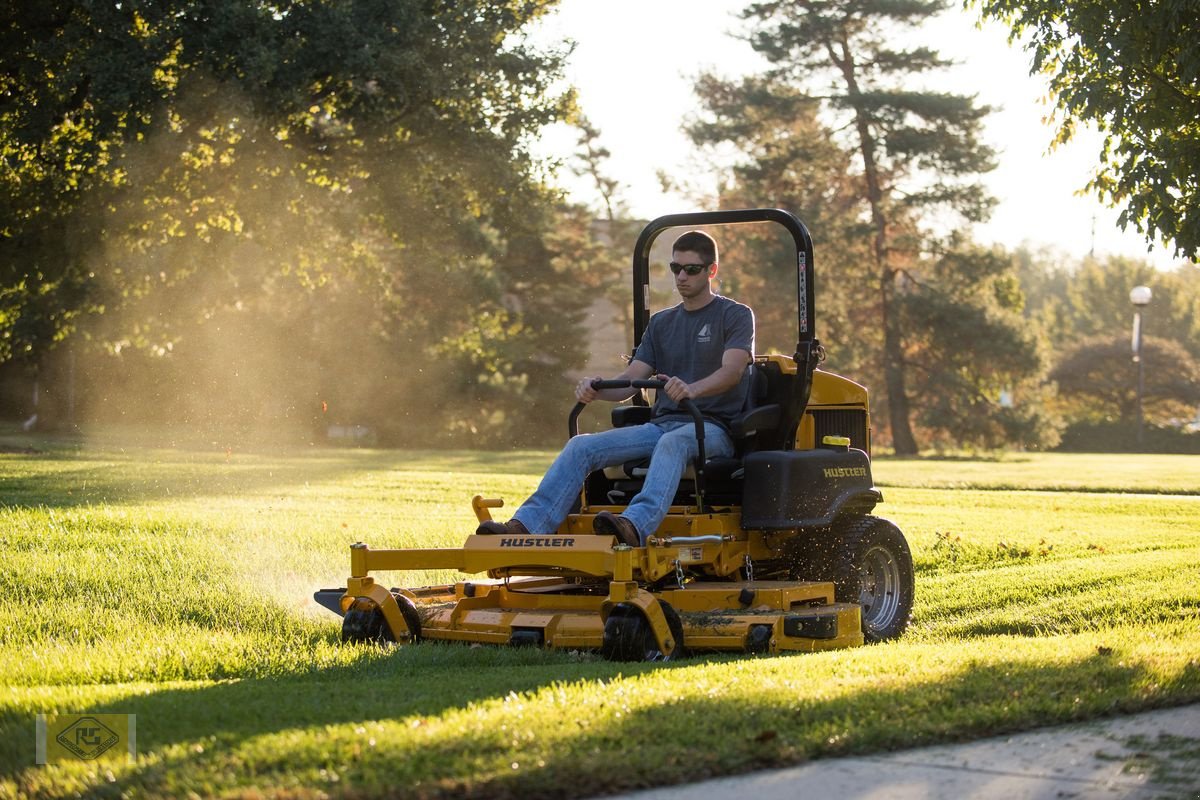 Rasentraktor типа Hustler  Z-Diesel 72&#34; Zero-Turn Aufsitzmäher, Gebrauchtmaschine в Beelen (Фотография 1)