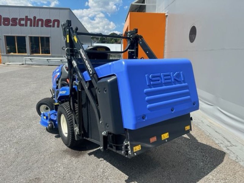 Rasentraktor des Typs Iseki Rasentraktor SXG 327 mit Hochentleerung 1,37m, Neumaschine in Tamsweg (Bild 11)