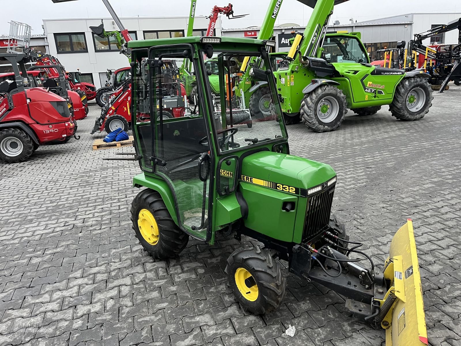 Rasentraktor a típus John Deere 332 mit Schneeschild 3 Zylinder Diesel, Gebrauchtmaschine ekkor: Burgkirchen (Kép 9)