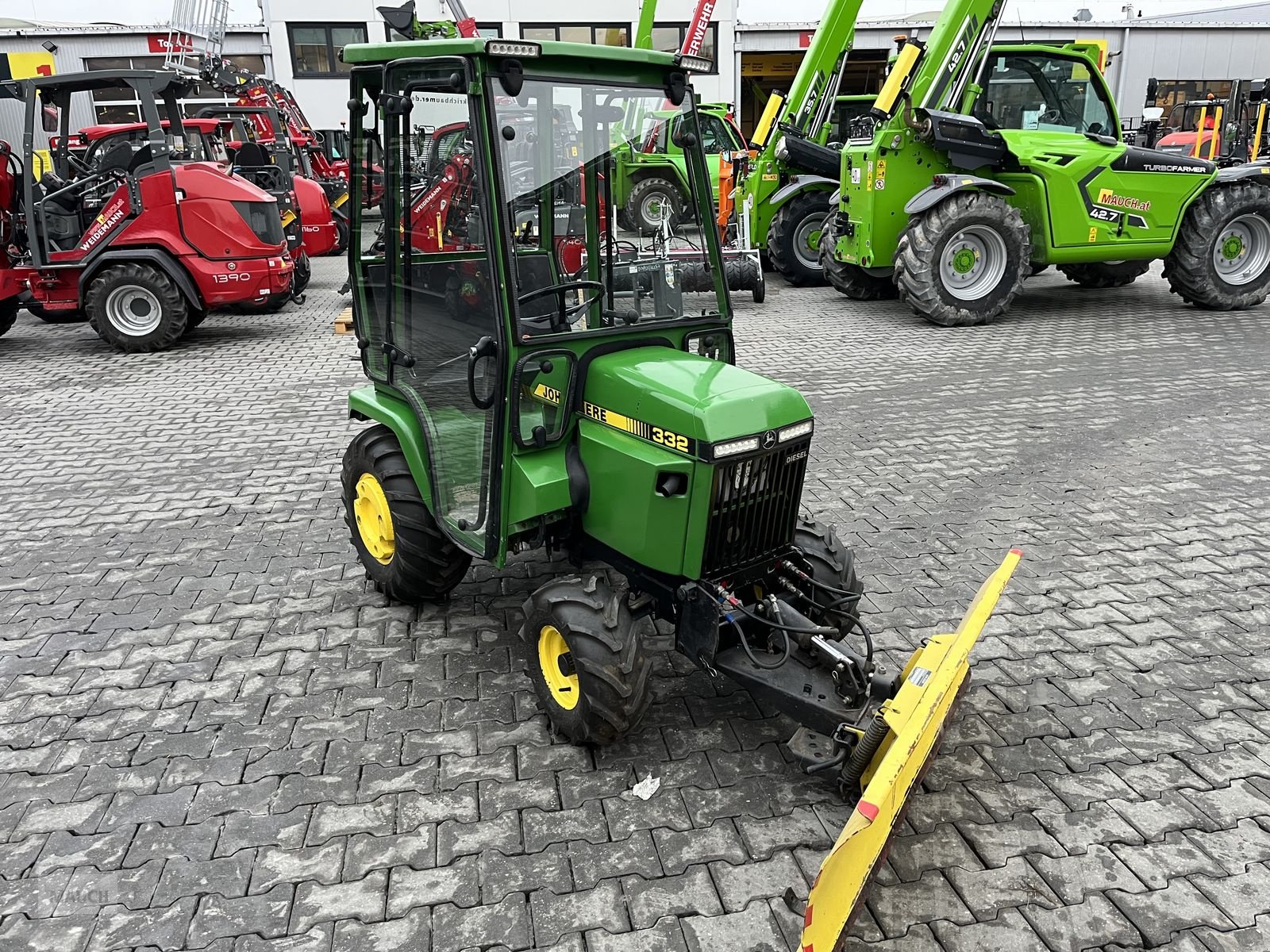 Rasentraktor a típus John Deere 332 mit Schneeschild 3 Zylinder Diesel, Gebrauchtmaschine ekkor: Burgkirchen (Kép 10)