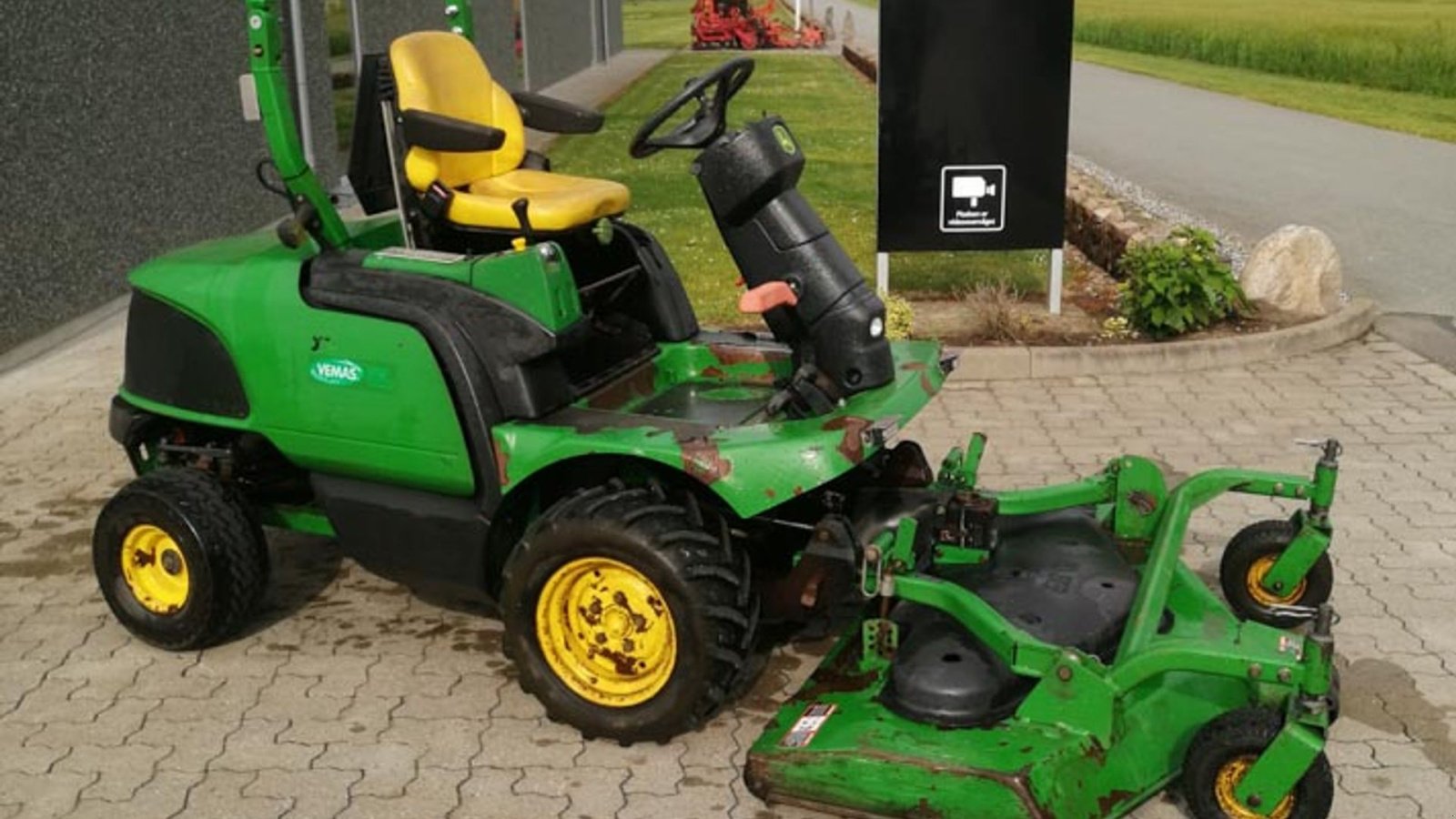 Rasentraktor des Typs John Deere F 1400, Gebrauchtmaschine in Vrå (Bild 1)
