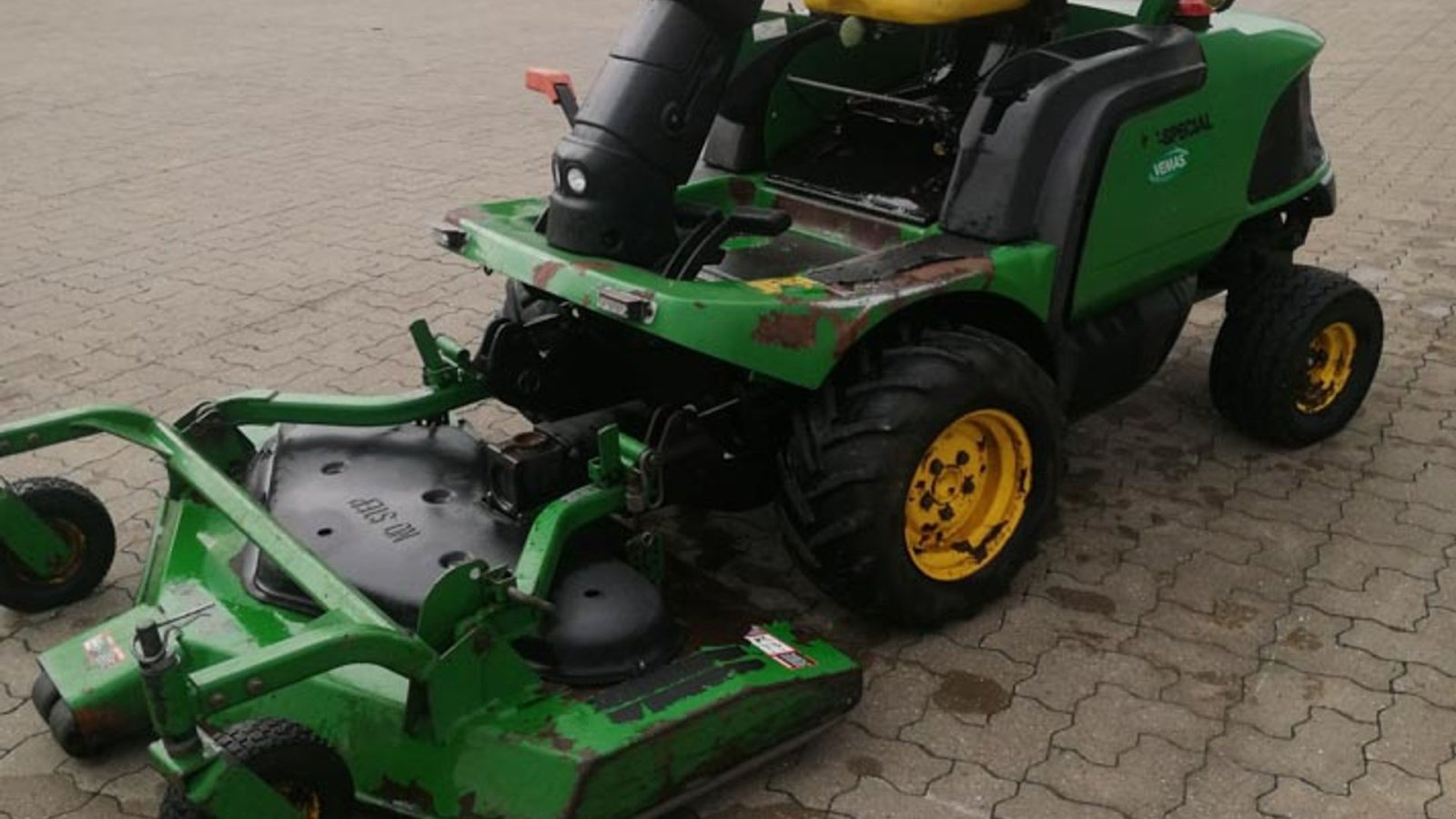 Rasentraktor des Typs John Deere F 1400, Gebrauchtmaschine in Vrå (Bild 4)