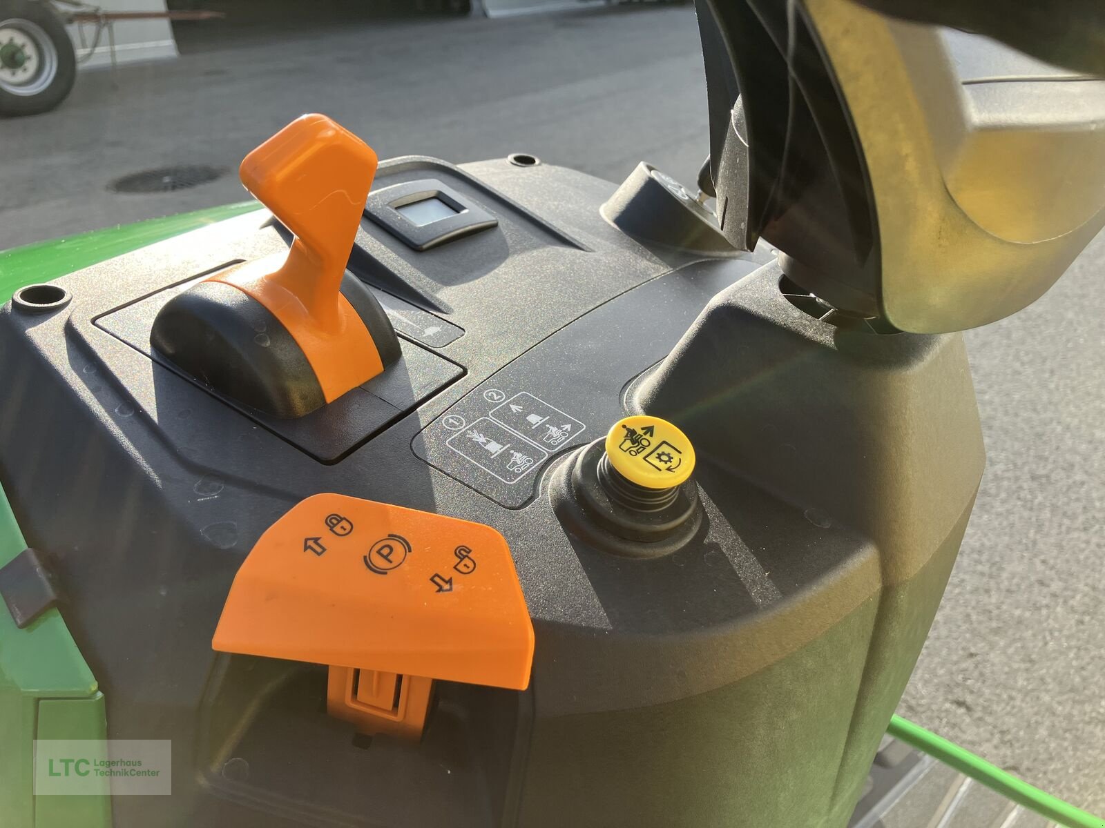 Rasentraktor typu John Deere X 147R, Neumaschine v Redlham (Obrázek 11)