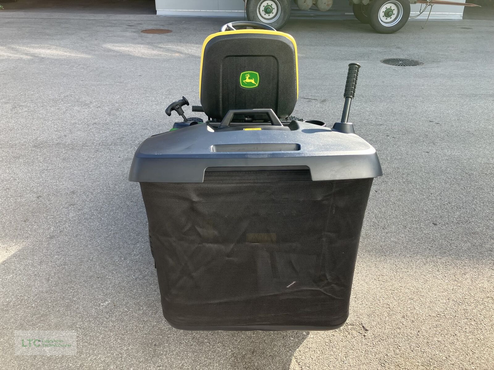 Rasentraktor typu John Deere X 147R, Neumaschine v Redlham (Obrázek 8)