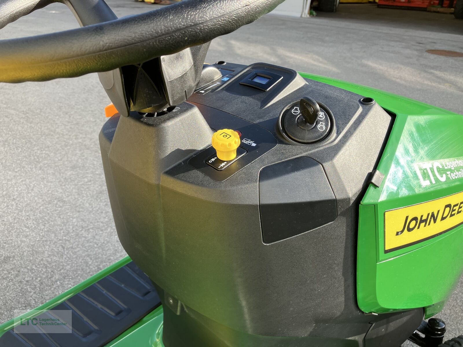 Rasentraktor typu John Deere X 147R, Neumaschine v Redlham (Obrázek 10)