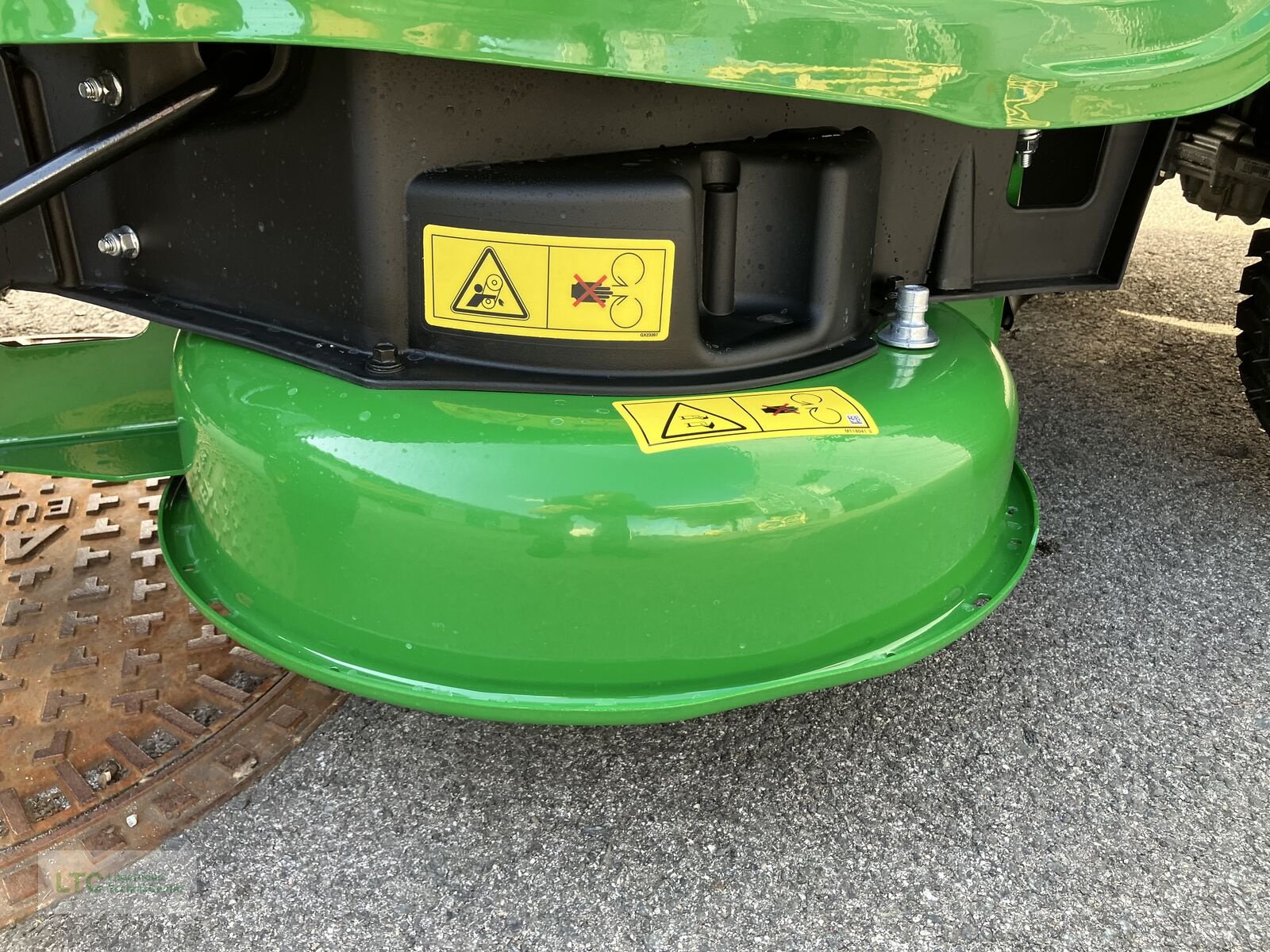 Rasentraktor typu John Deere X 147R, Neumaschine v Redlham (Obrázek 12)