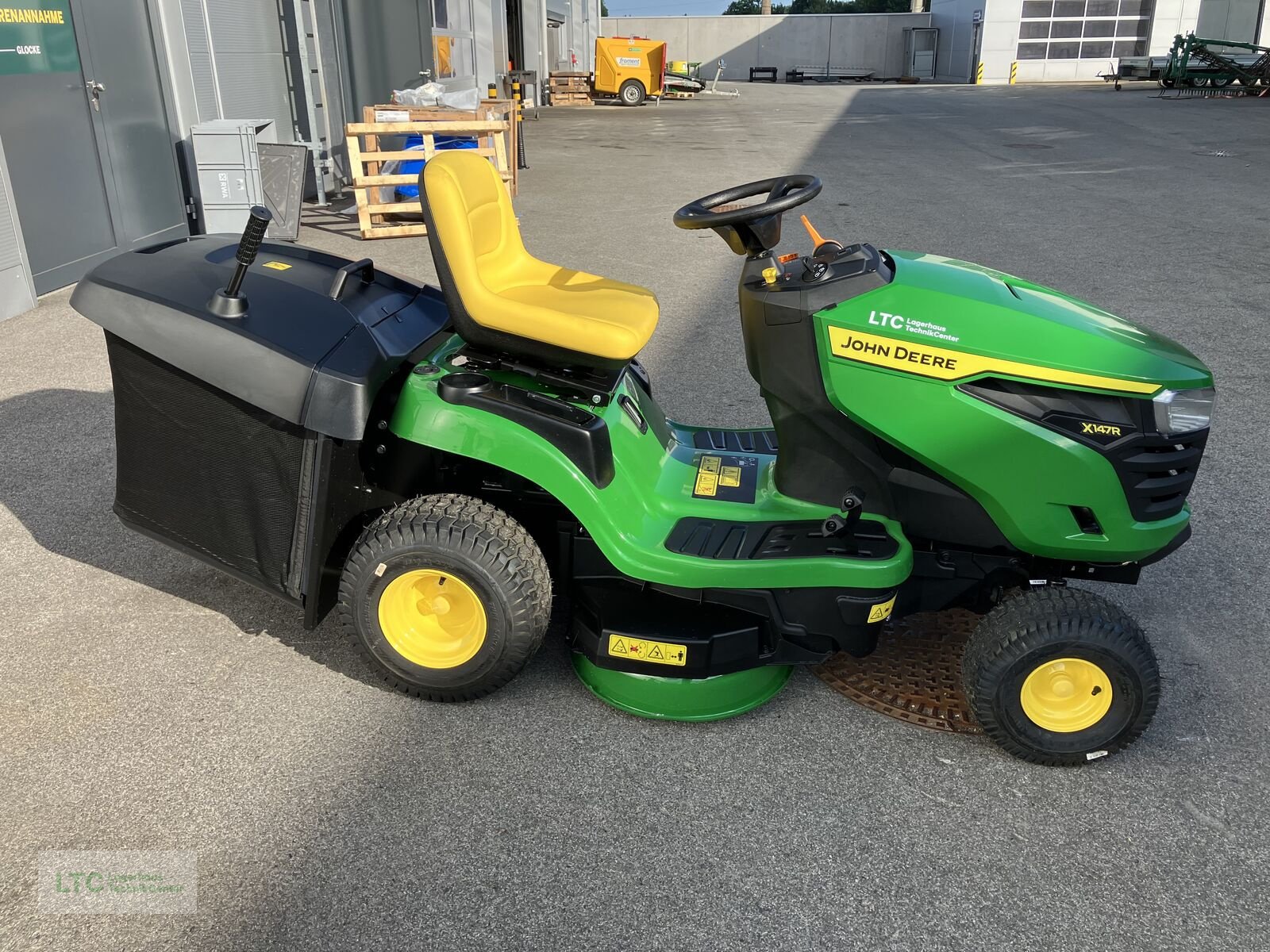 Rasentraktor typu John Deere X 147R, Neumaschine v Redlham (Obrázek 7)
