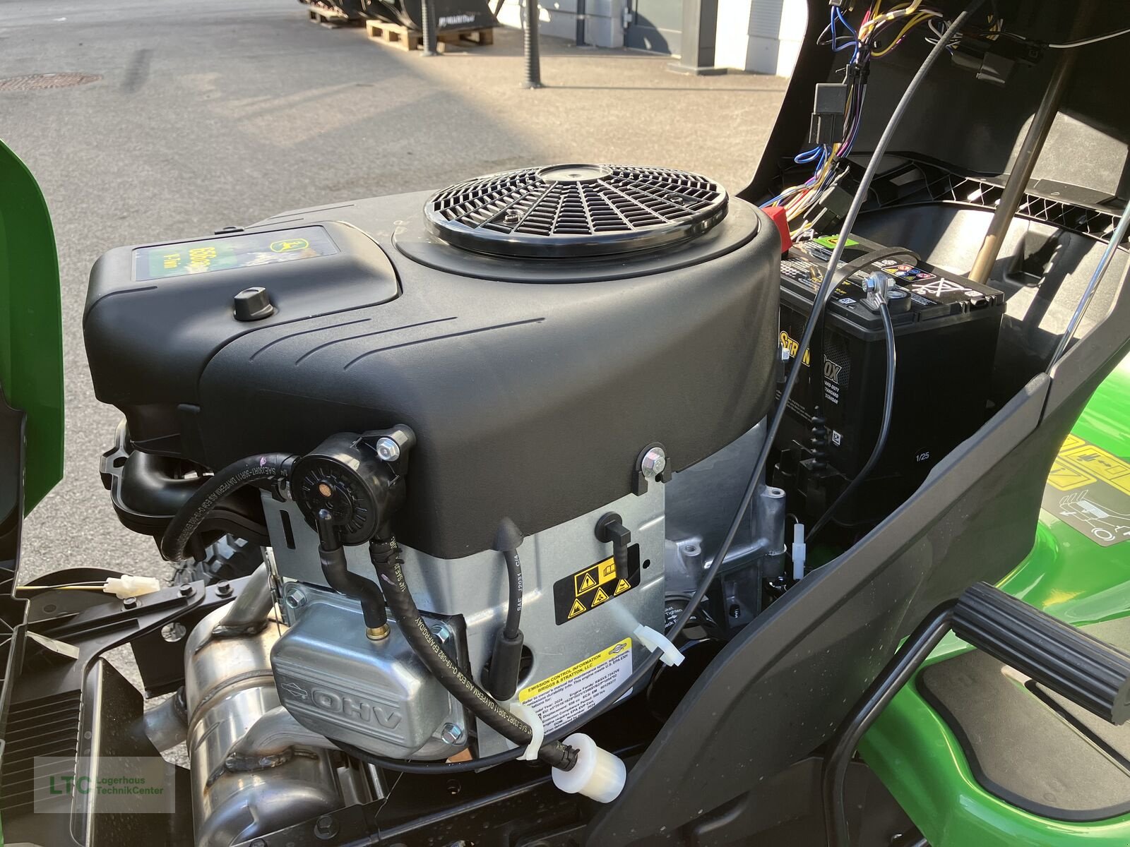 Rasentraktor typu John Deere X 147R, Neumaschine v Redlham (Obrázek 13)